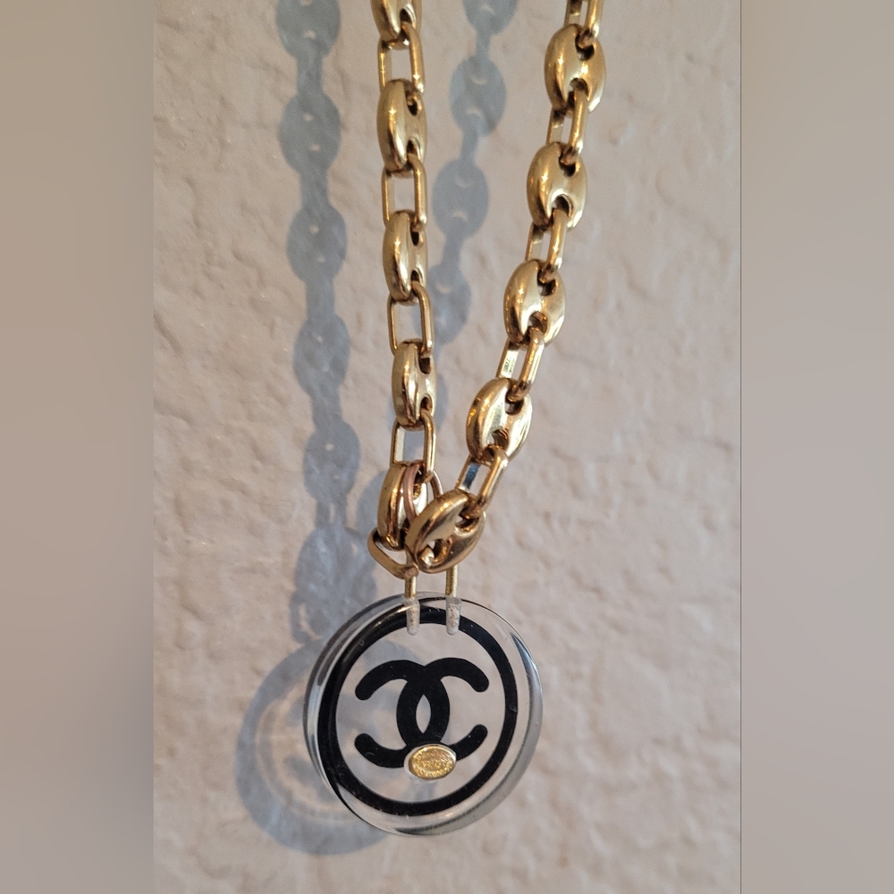 C h a n e l Pendant Necklace - Picture 9 of 10